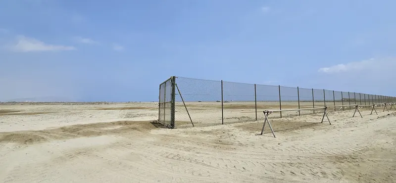 Entrance, perimeter and visible ground features